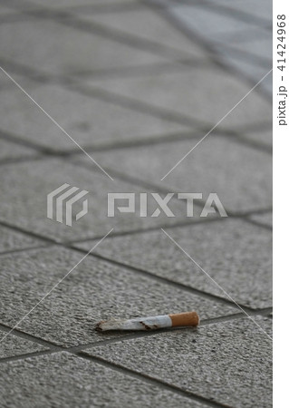 タバコのポイ捨て 41424968