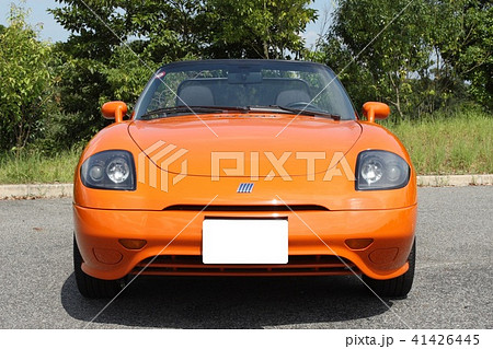 フィアット バルケッタ オープンカー フロントビューの写真素材