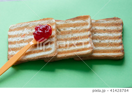 Slices of toast bread and tea spoon with jam 41428784