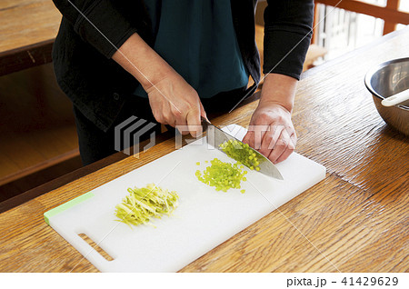 手作りワサビ漬け~3根を刻む~ 手作りワサビ漬け~3根を刻む~ 41429629