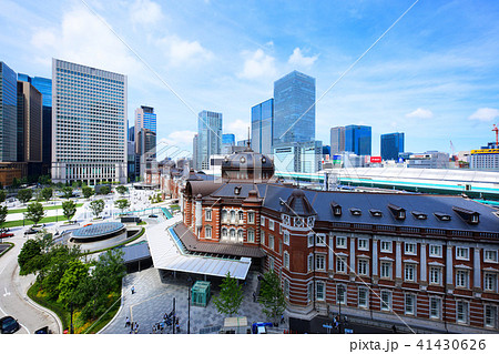 KITTEより東京駅丸の内駅前広場と青空を望む 41430626