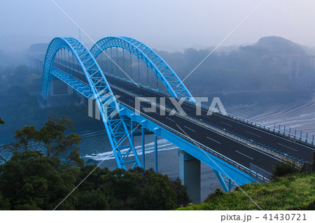 新西海橋　夜明けの朝もや　【長崎県西海市】 41430721