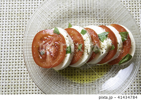 トマトとモッツァレラチーズのカプレーゼ 41434784