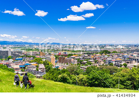 青空が広がる住宅街 41434934