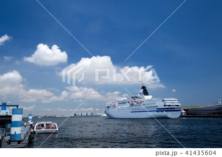 客船の出航　横浜 41435604