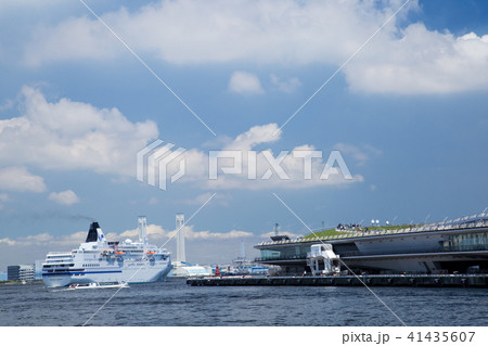 客船の出航　横浜 41435607