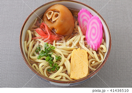 沖縄伝統の豚足テビチそば 41436510