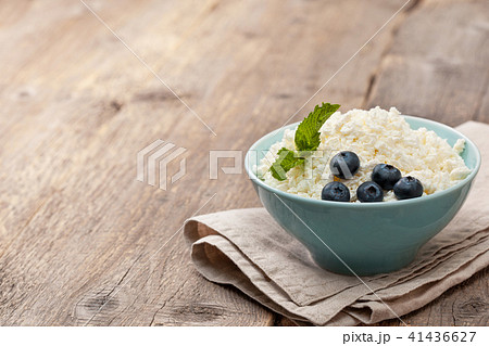 cottage cheese and blueberries 41436627