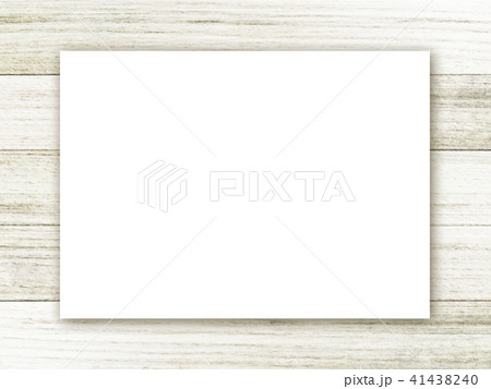 白紙と木のイラスト素材