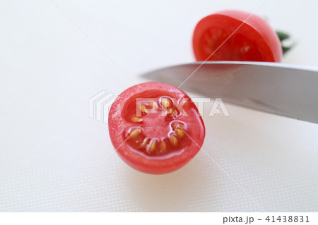 トマト (夏野菜 ベジタブル 新鮮 フレッシュ 食品 サラダ マクロ 接写 栄養 クローズアップ) トマト (夏野菜 ベジタブル 新鮮 フレッシュ 食品 サラダ マクロ 接写 栄養 クローズアップ) 41438831