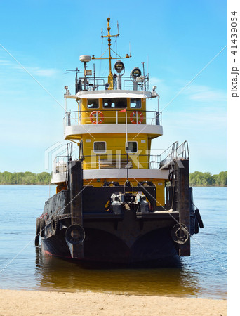 Old river tug boat (pushboats) on river 41439054