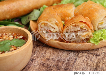 Spring roll with dipping sauce Spring roll with dipping sauce 41439850