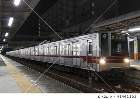 日比谷線直通の東武伊勢崎線20050系(5扉車) 日比谷線直通の東武伊勢崎線20050系(5扉車) 41441163