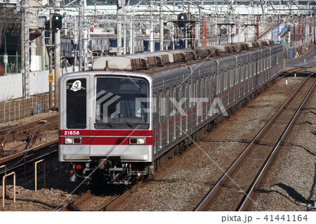 日比谷線直通の東武伊勢崎線20050系（5扉車） 41441164