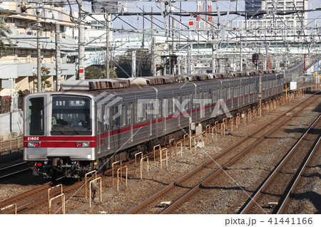 日比谷線直通の東武伊勢崎線20000系 日比谷線直通の東武伊勢崎線20000系 41441166