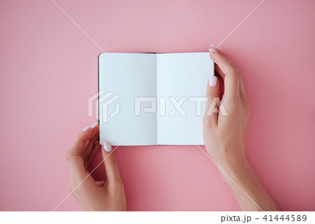Opened noteboog in beautiful female hands with sty Opened noteboog in beautiful female hands with sty 41444589