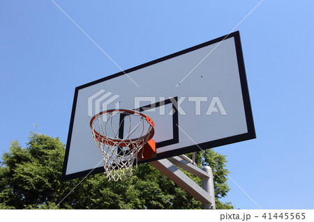 バスケットゴールの写真素材