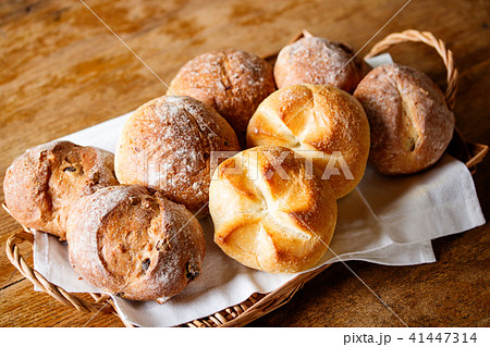 いろいろなロールパン 41447314