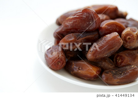 Bowl of dried dates isolated on white backgroun Bowl of dried dates isolated on white backgroun 41449134