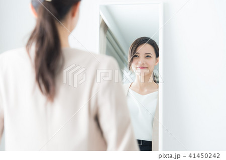 朝の身だしなみ 朝の身だしなみ 41450242