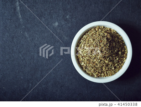 Dried oregano herbs Dried oregano herbs 41450338