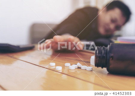 Stressed businessman having severe headache 41452303