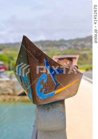 沖縄伝統漁船の爬竜船 (はりゅうせん) のモニュメント 41452670