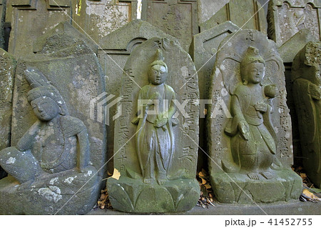 東漸寺の石仏　（千葉県松戸市とうぜんじ） 41452755