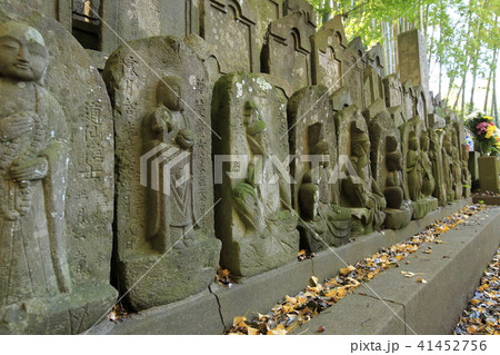 東漸寺の石仏　（千葉県松戸市とうぜんじ） 41452756
