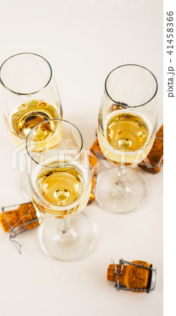 luxurious champagne in a glass 41458366