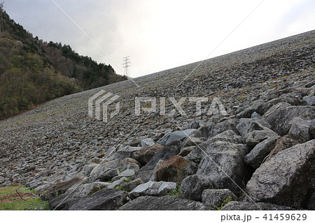 ロックフィルダムの堤体 (七倉ダム) ロックフィルダムの堤体 (七倉ダム) 41459629