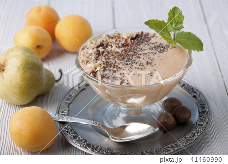 Smoothies with apricot and  pear   41460990