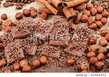 Chocolate tiles, cinnamon and nuts 41463332