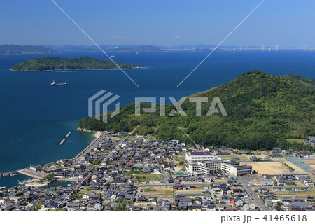 三豊市詫間町の須田港と詫間中学校、志々島、瀬戸大橋 41465618