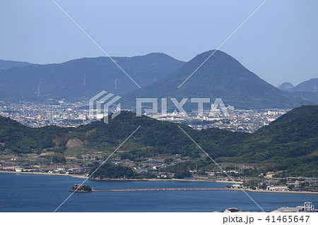 三豊市詫間町から津嶋神社、丸亀市街と讃岐富士を見る 41465647