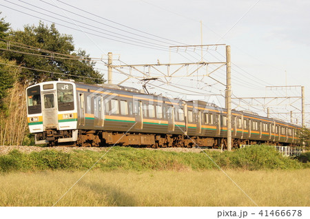 夕日を浴び高崎線を走る211系普通列車 夕日を浴び高崎線を走る211系普通列車 41466678
