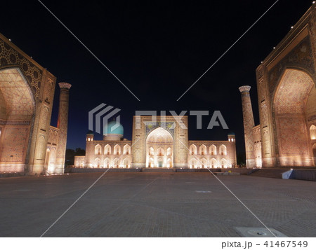 サマルカンドのレギスタン広場のライトアップ 41467549