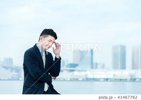 悩む男性・ビジネスイメージ 41467762