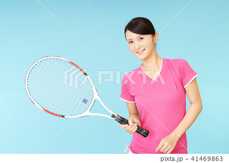 テニスを楽しむ女性 41469863