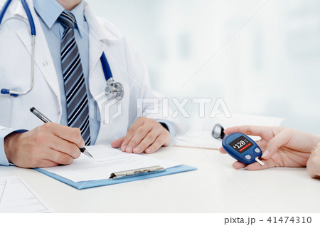 Doctor and patient diabetes consultation Doctor and patient diabetes consultation 41474310