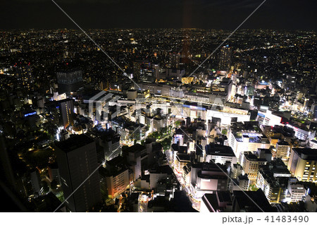 日本の東京都市景観 池袋駅など、街並みを望む(夜景) 日本の東京都市景観 池袋駅など、街並みを望む(夜景) 41483490