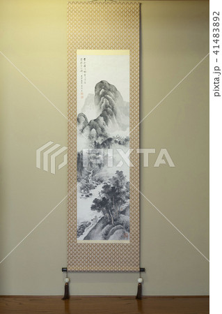 床の間に飾られた掛け軸 41483892