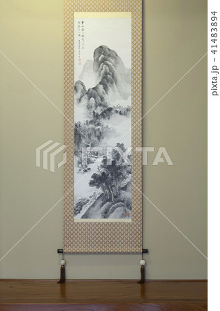 床の間に飾られた掛け軸 41483894
