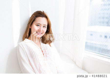リラックスする女性 リラックスする女性 41488021