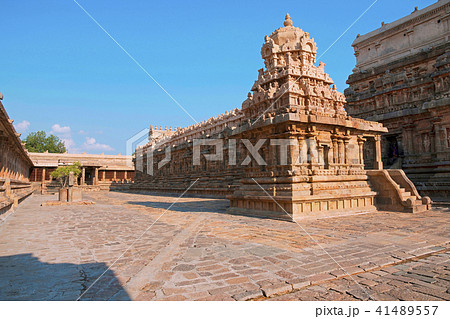Pillar-cloister and Chandikesvara temple  41489557