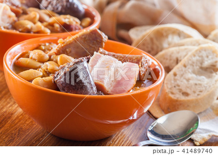 Bowl with fabada asturiana 41489740