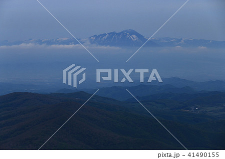 早池峰山山頂から岩手山を望む 早池峰山山頂から岩手山を望む 41490155