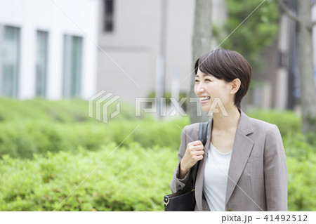 30代 ビジネスウーマン  30代 ビジネスウーマン  41492512