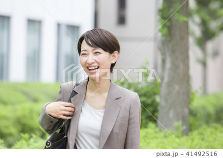 30代　ビジネスウーマン　 41492516