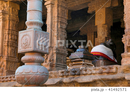 Flagpost and 100 pillar Maha-mandapa, Darasuram  41492571